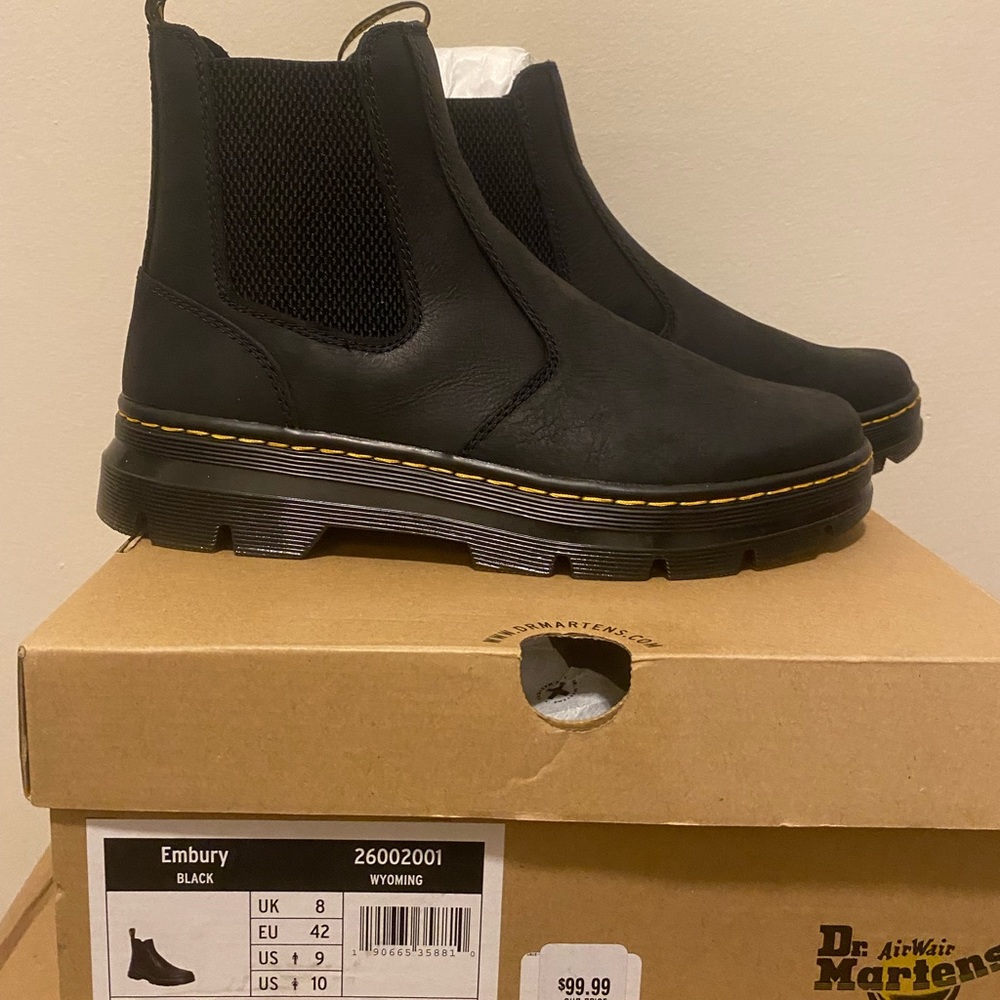 Dr. Martens Unisex Embury Chelsea Boot